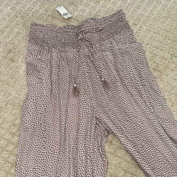 Aerie Women’s Gauze Light Weight Jogger - Picture 2 of 14